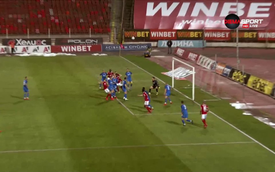 След точно час игра на срещата ЦСКА &ndash; Арда се