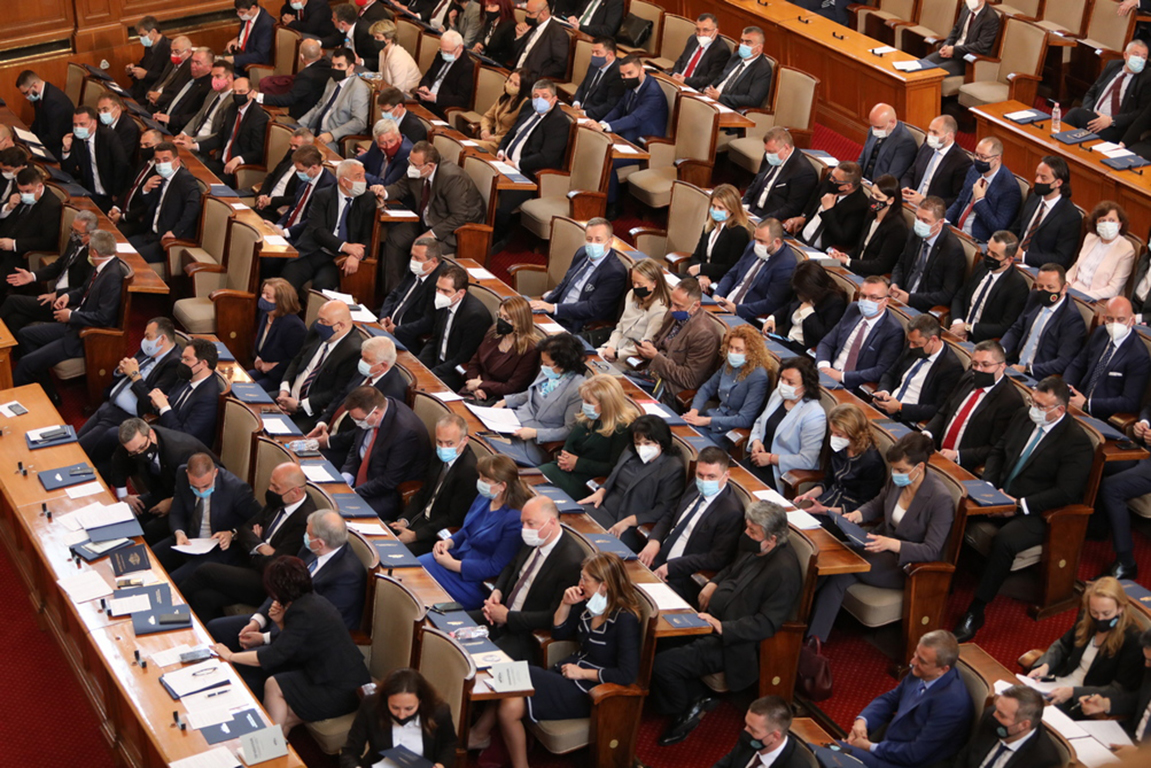 <p>45-ото Народно събрание: Новите 240 депутати положиха клетва</p>