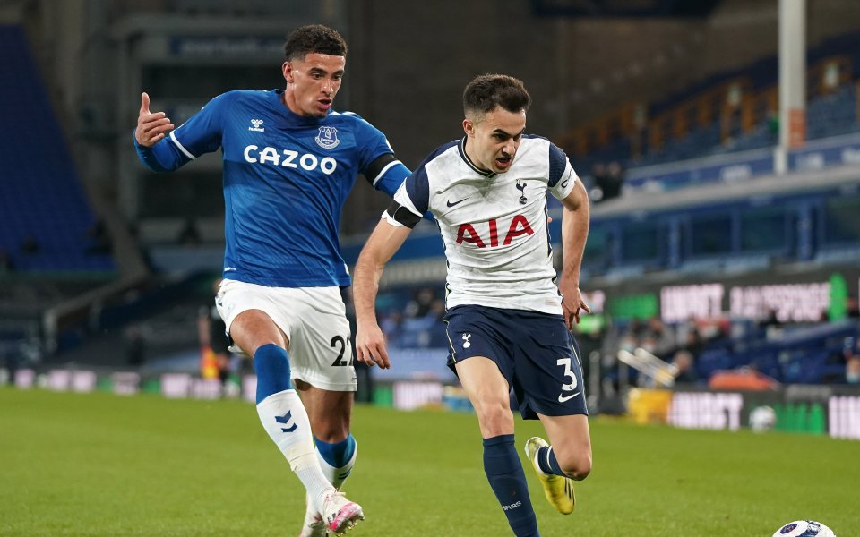 Отборите на Евертън и Тотнъм играят ори резултат 1:1 в