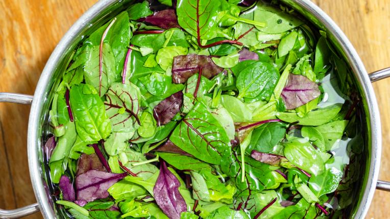  Как да почистваме вярно зеленолистните зеленчуци 