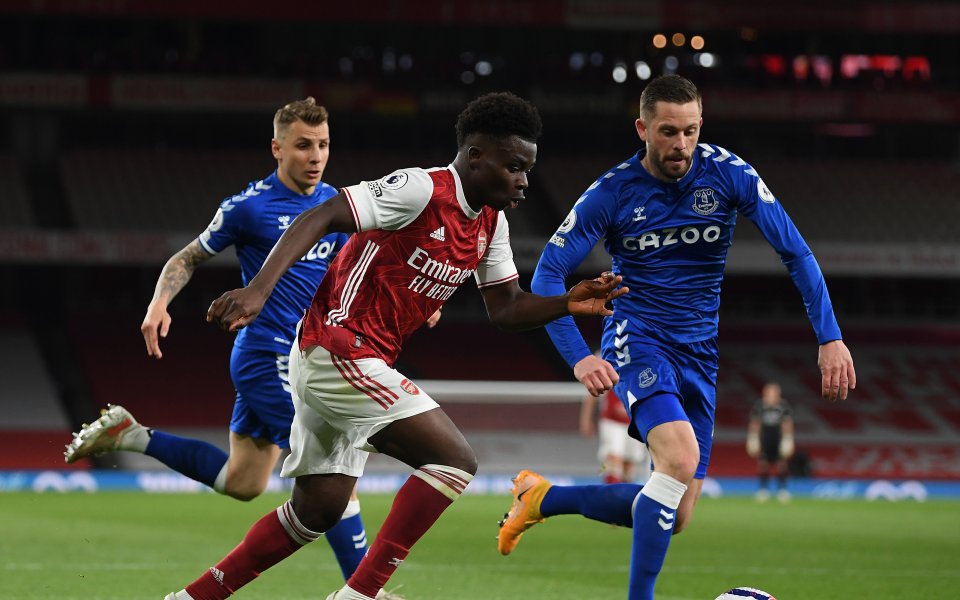 Арсенал и Евертън играят при резултат 0:1 в двубой от