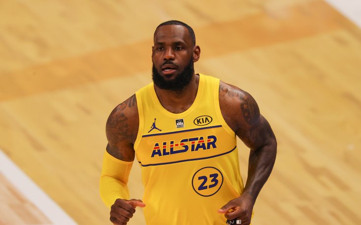 ЛеБрон Джеймс разкри, че е получил предложения да играе в НФЛ