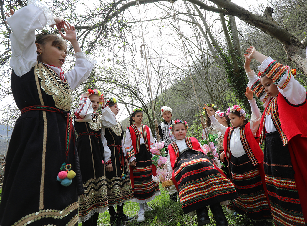 <p>Лазарки в село Гара Бов</p>