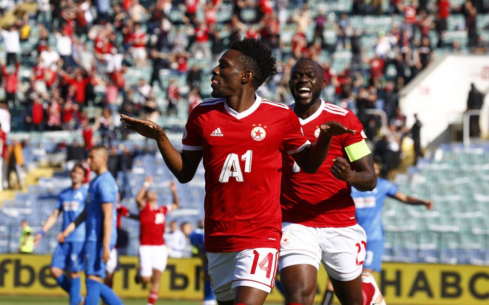 Само 13 минути бяха необходими, за да падне гол в