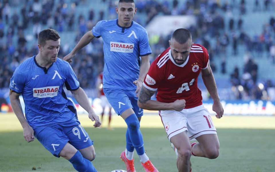 Сериозен интерес предизвиква дербито между ЦСКА и Левски сред футболни