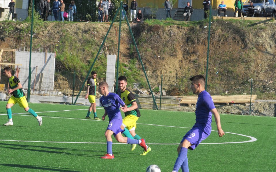 Загуба с 1:3 записа дублиращият отбор на Етър у дома