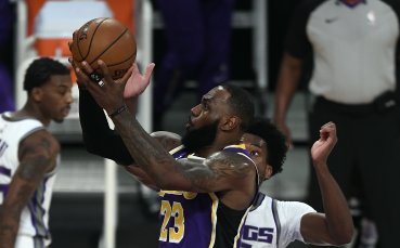 Суперзвездата на Лос Анджелис Лейкърс ЛеБрон Джеймс се завърна в