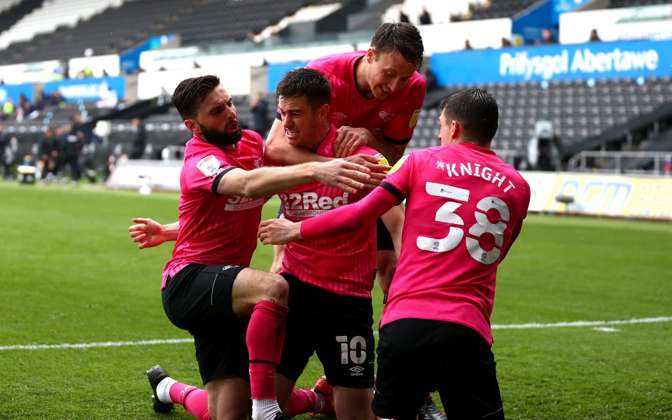Отборът на Суонзи постигна победа с 2:1 над гостуващия Дарби