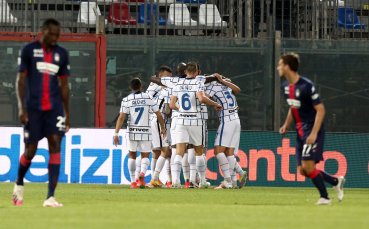 Футболистите на Интер отпразнуваха по подобаващ начин победата над последния