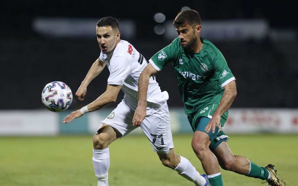 Отборите на Славия и Ботев Враца играят при