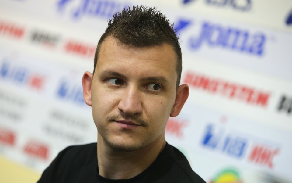 Звездата на Ботев Пловдив Тодор Неделев все още не е