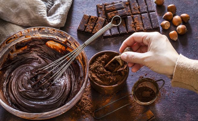 Само три съставки: рецепта за сочен шоколадов кекс