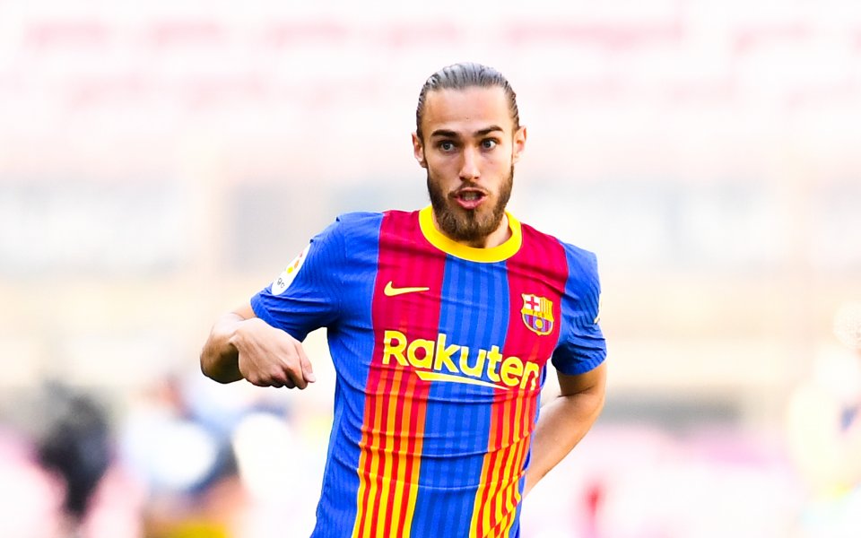 Бранителят на Барселона Оскар Мингеса няма да участва в мача