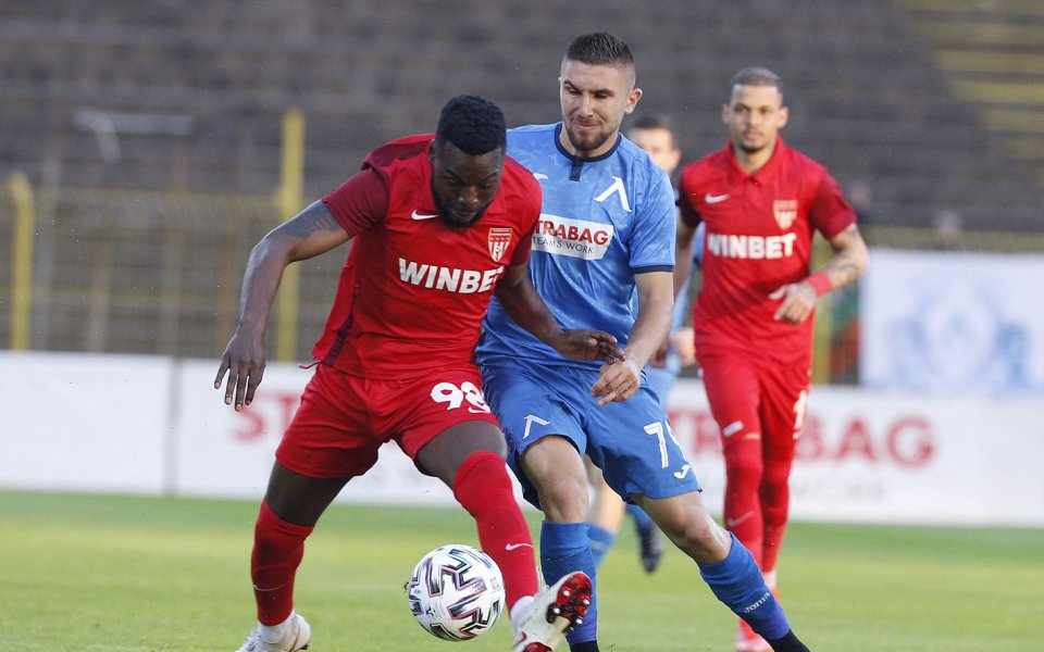 Отборите на Левски и Царско село играят при