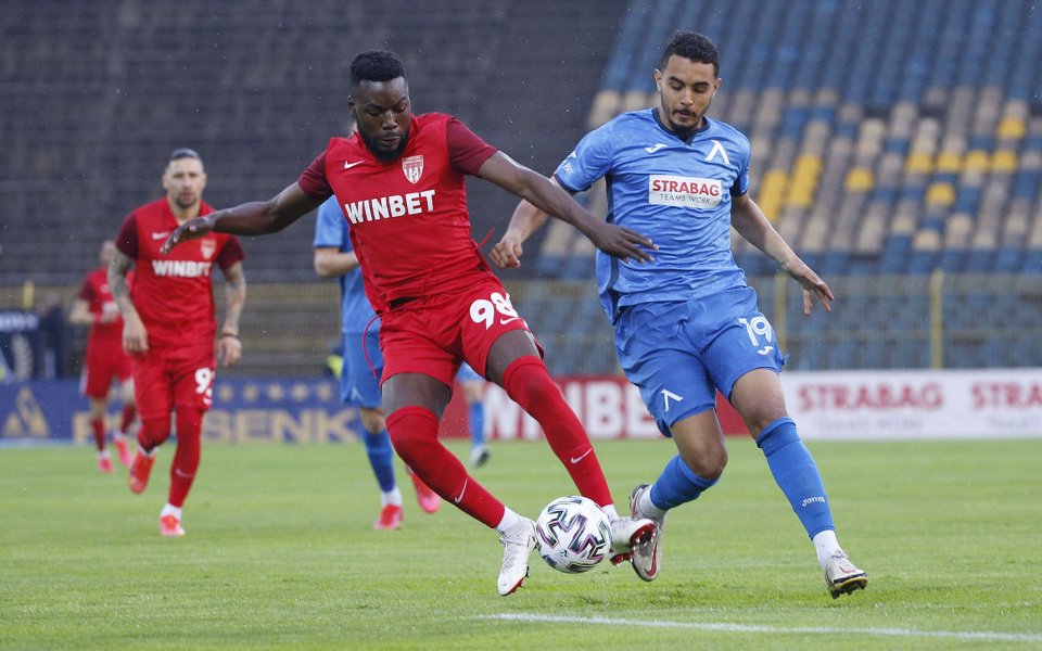 Отборите на Левски и Царско село играят при