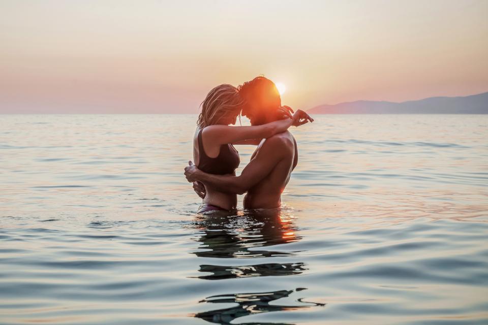  обич двойка връзка плаж море лято залез 