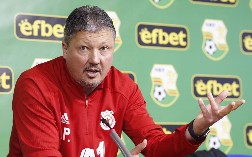 Треньорът на ЦСКА Любослав Пенев е направил списък с изисквания