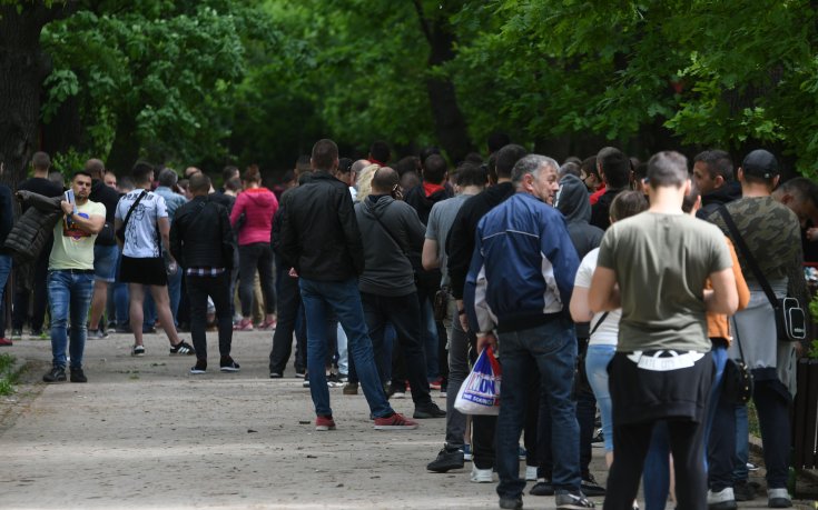 Фенове на ЦСКА щурмуваха билетните каси на 
