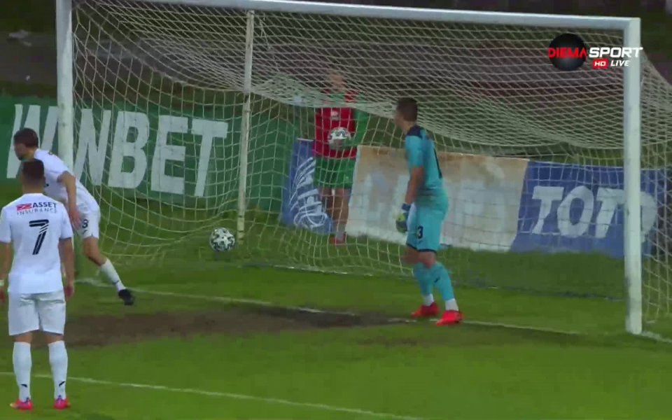 В добавеното време на първата част между Ботев Враца и