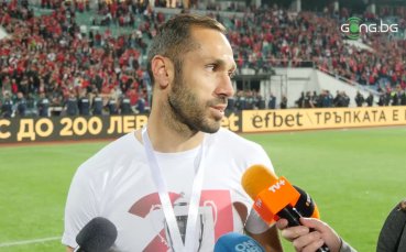 Капитанът на ЦСКА Петър Занев поздрави съотборниците си след спечелената