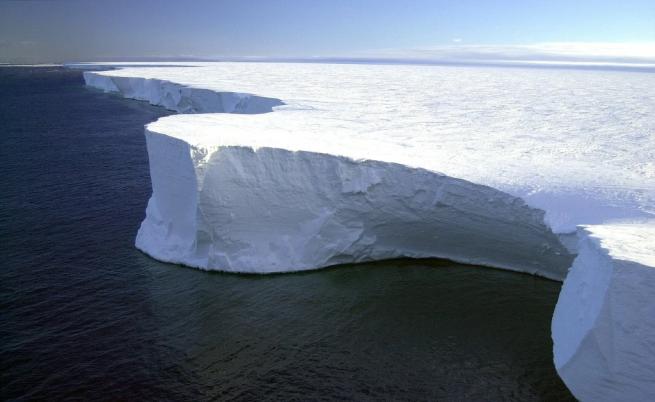 Най-големият айсберг в света се раздвижи за първи път от десетилетия