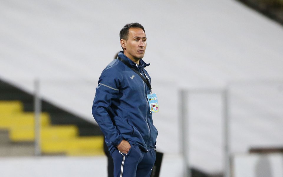 Помощник-треньорът на Левски Живко Миланов използва брифинга след загубата от