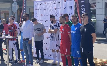 Отборът на Локомотив Пловдив представи новите си екипи Oтборът игра