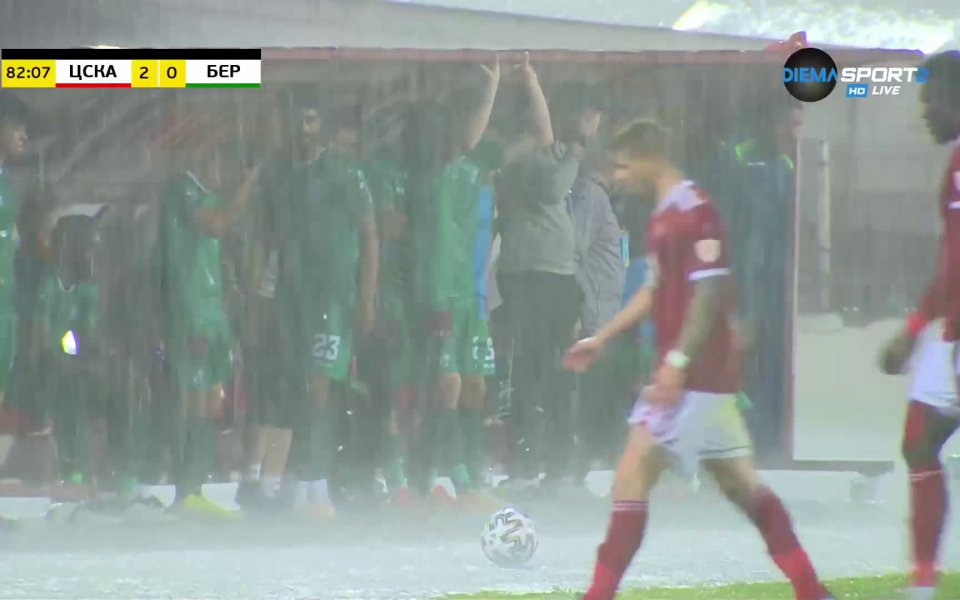 Истинска пролетна буря - дъжд с градушка прекъсна за около