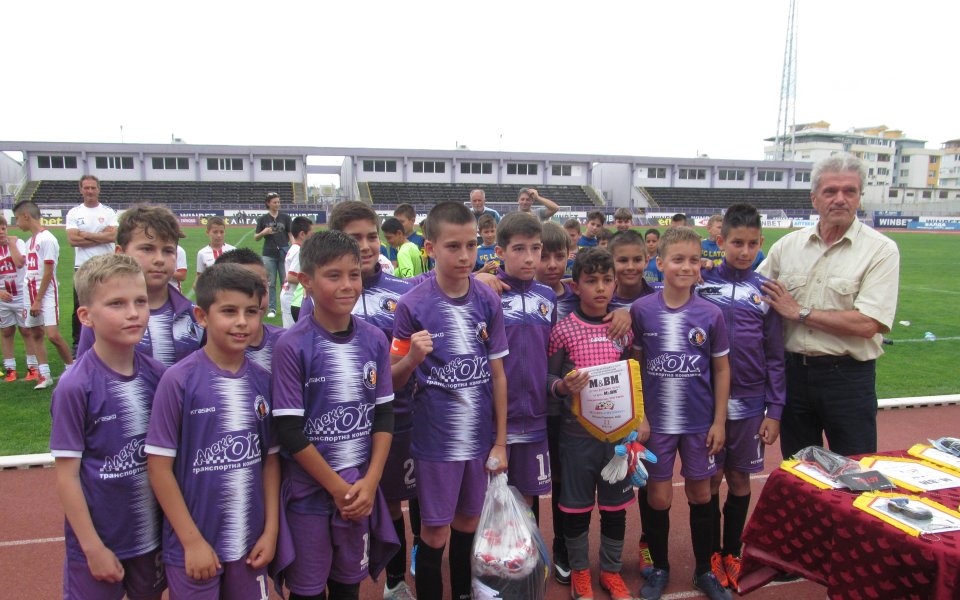Малките футболисти на Етър останаха втори на детския турнир за