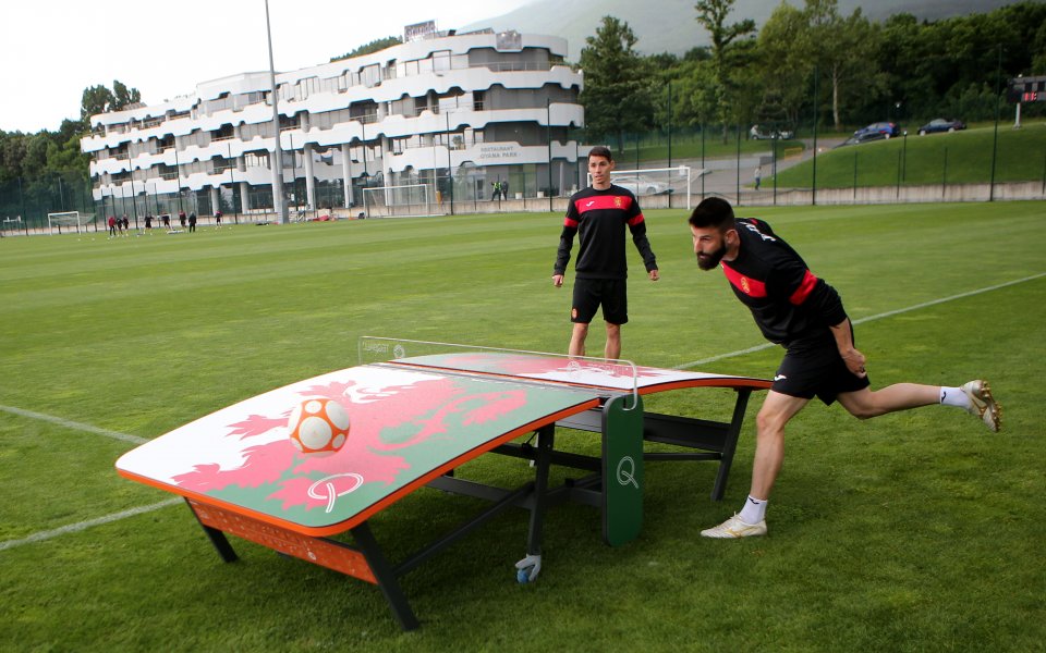 Националите се упражняват с текбол