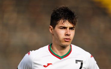 Българският младежки национал Станислав Шопов игра пълни 90 минути за