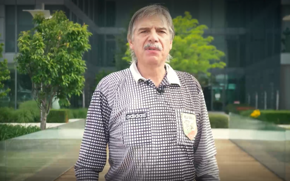 Младен Благоев е бивш футболен съдия. Започва да се занимава