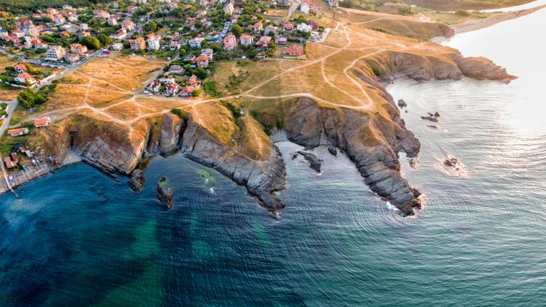 Лятото идва: ето кои български плажове предлагат безплатни чадъри и шезлонги