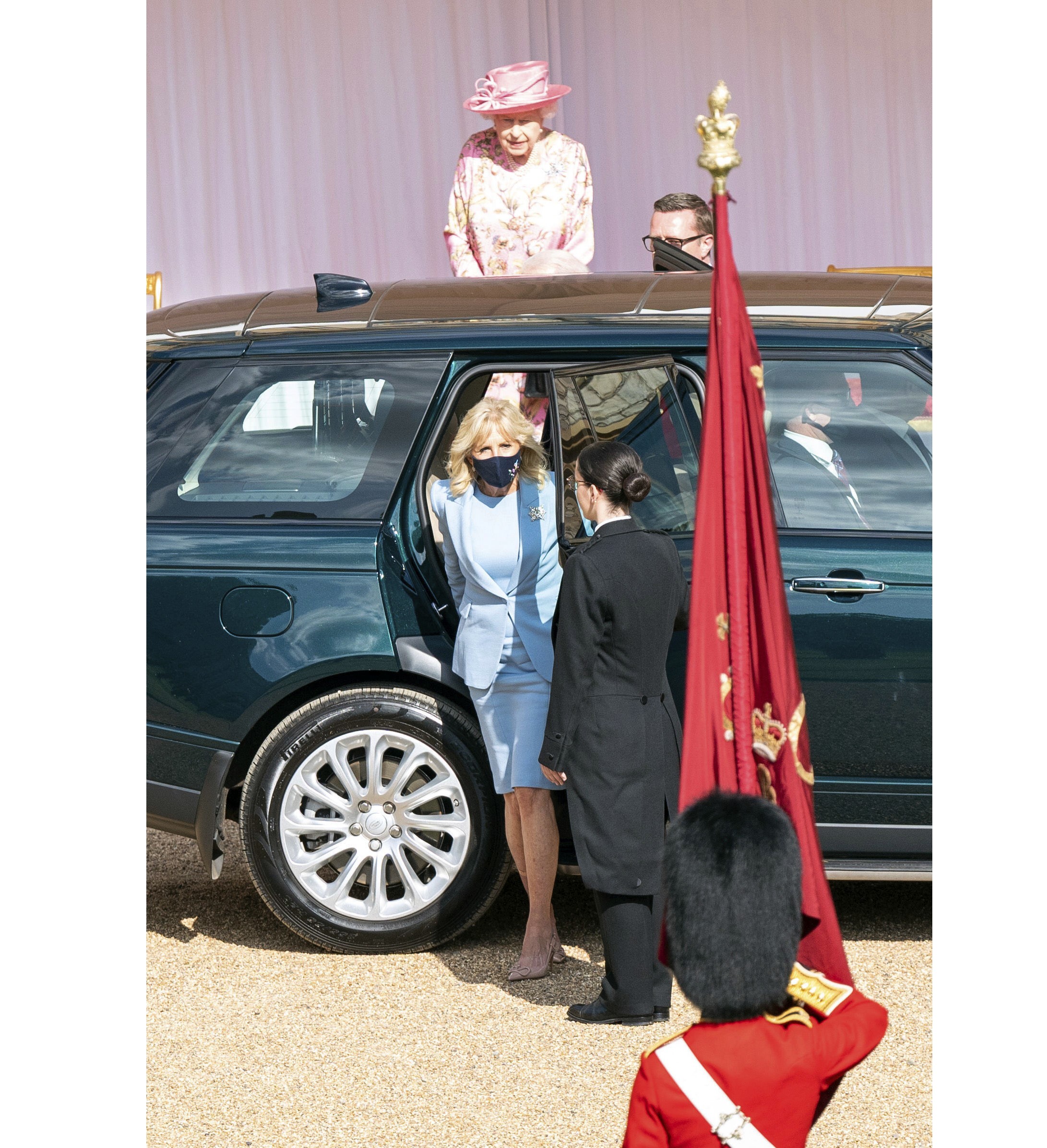 <p>Президентът Байдън и съпругата му пиха чай с кралица Елизабет в замъка Уиндзор</p>
