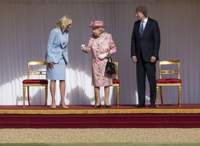 Президентът Байдън и съпругата му пиха чай с кралица Елизабет