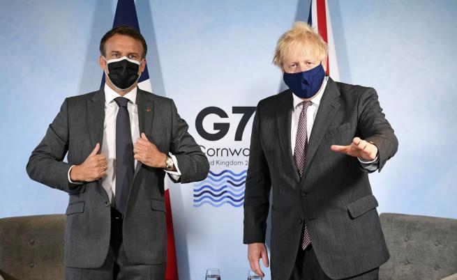 Войната на наденичките между Макрон и Джонсън на срещата на Г-7