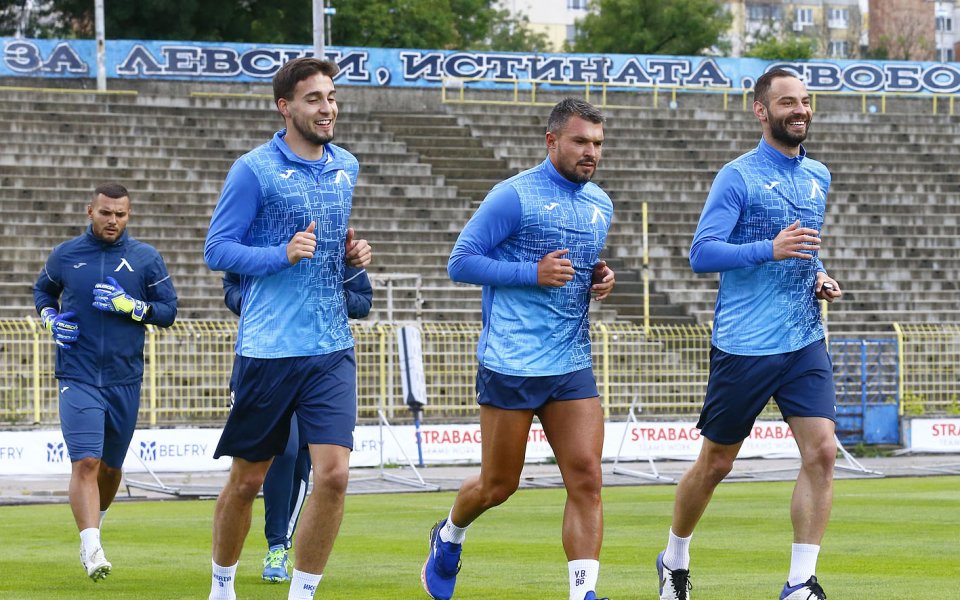 На &bdquo;Георги Аспарухов&ldquo; са успели да успокоят играчите, които продължават