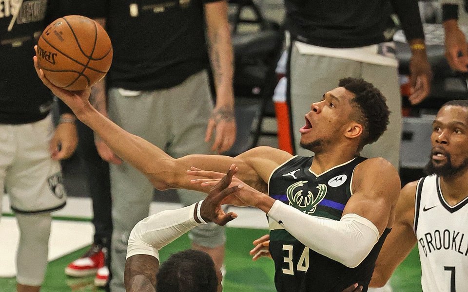 Крис Мидълтън отбеляза 38 точки и Милуоки надви със 104:89