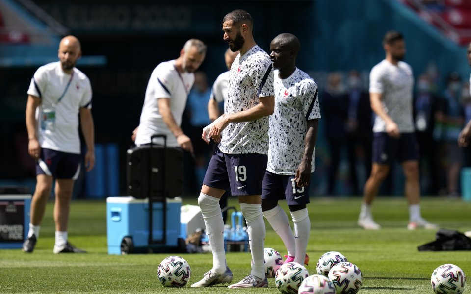 Националните отбори на Унгария и Франция играят при