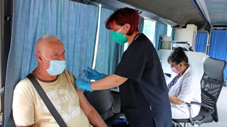 Колко души се ваксинираха в мобилните пунктове в София през уикенда