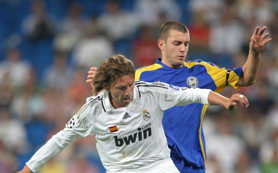 Завърналият се в професионалния футбол Спартак Варна продължава със селекцията