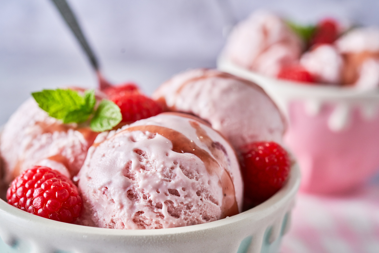 <p><strong>Близнаци</strong> - Сладолед ягода и бадем</p>

<p><strong>Рак -&nbsp;</strong>Боровинков сладолед</p>