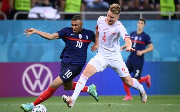 Франция и Швейцария играят при резултат 3 3 в 1 8 финален сблъсък от