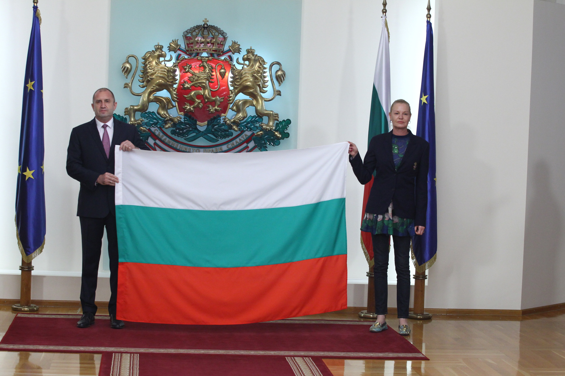 <p>Президентът връчи българския флаг на българските олимпийци</p>