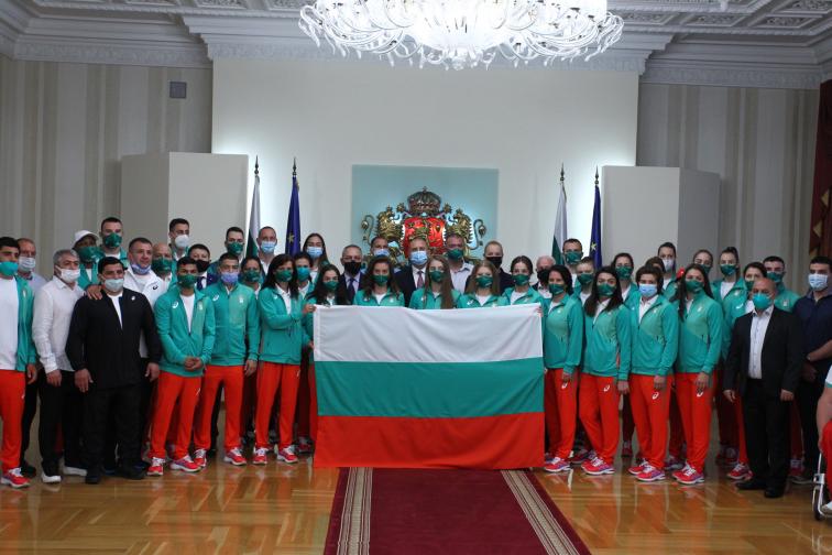 Президентът връчи българския флаг на българските олимпийци