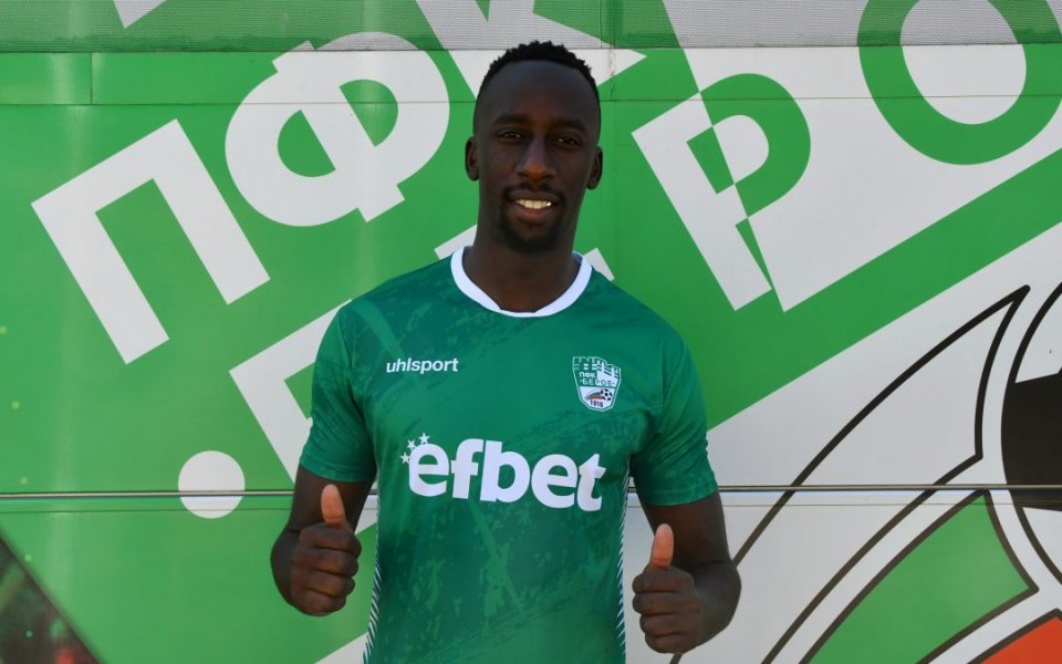 Берое подписа договор с френското крило Омар Камара, който е