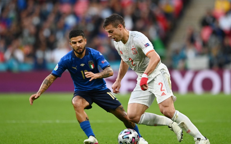 Националните отбори на Италия и Испания играят при