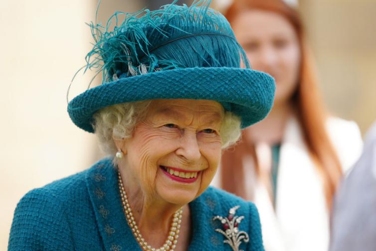 Кралица Елизабет на снимачната площадка на най дълго излъчваната телевизионна