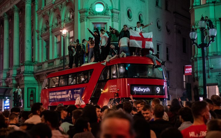 Безпрецедентно: Англия спира работа при триумф на UEFA EURO 2020
