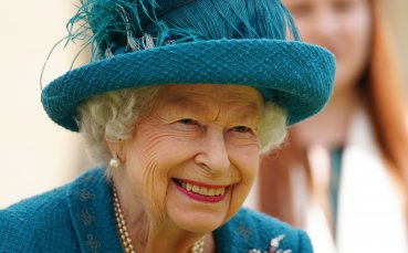 Кралицата на Великобритания Елизабет Втора излезе със специално обръщение към